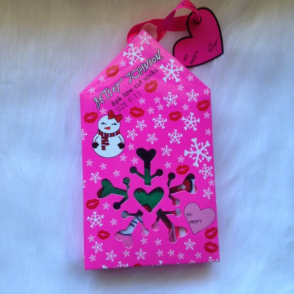 Betsey Johnson Gift Box Socks Size 9 - 11 NWT - Picture 1 of 4